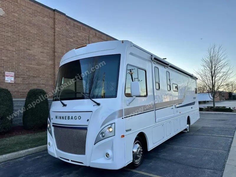 2018 Winnebago Intent 31P photo 2