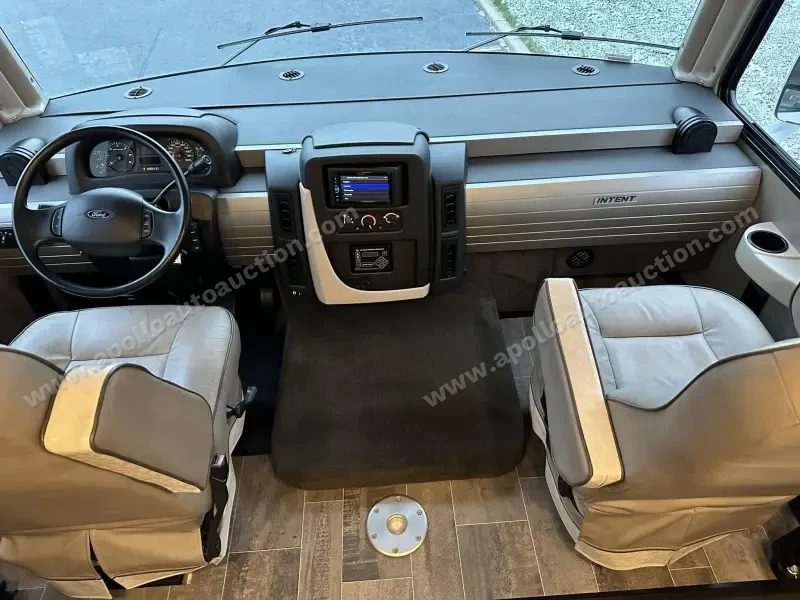 2018 Winnebago Intent 31P photo 20