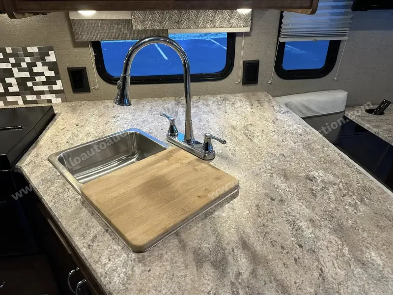 2018 Winnebago Intent 31P photo 31