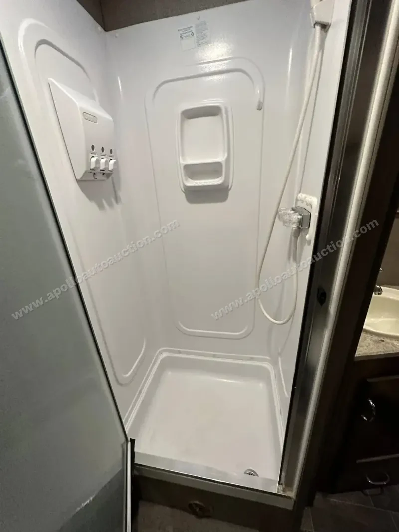 2018 Winnebago Intent 31P photo 43