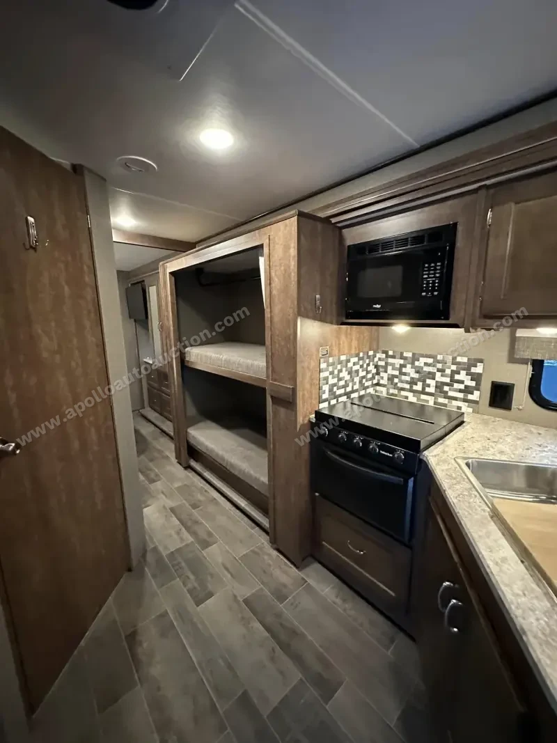 2018 Winnebago Intent 31P photo 33