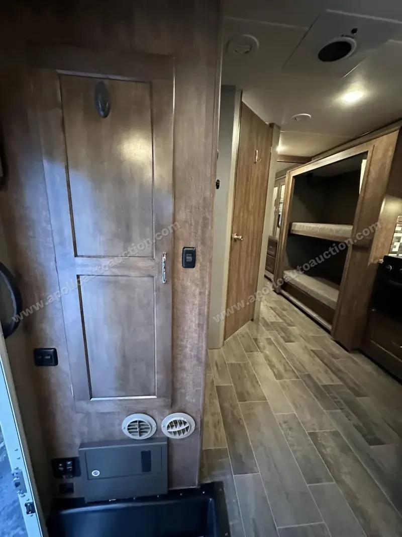 2018 Winnebago Intent 31P photo 30