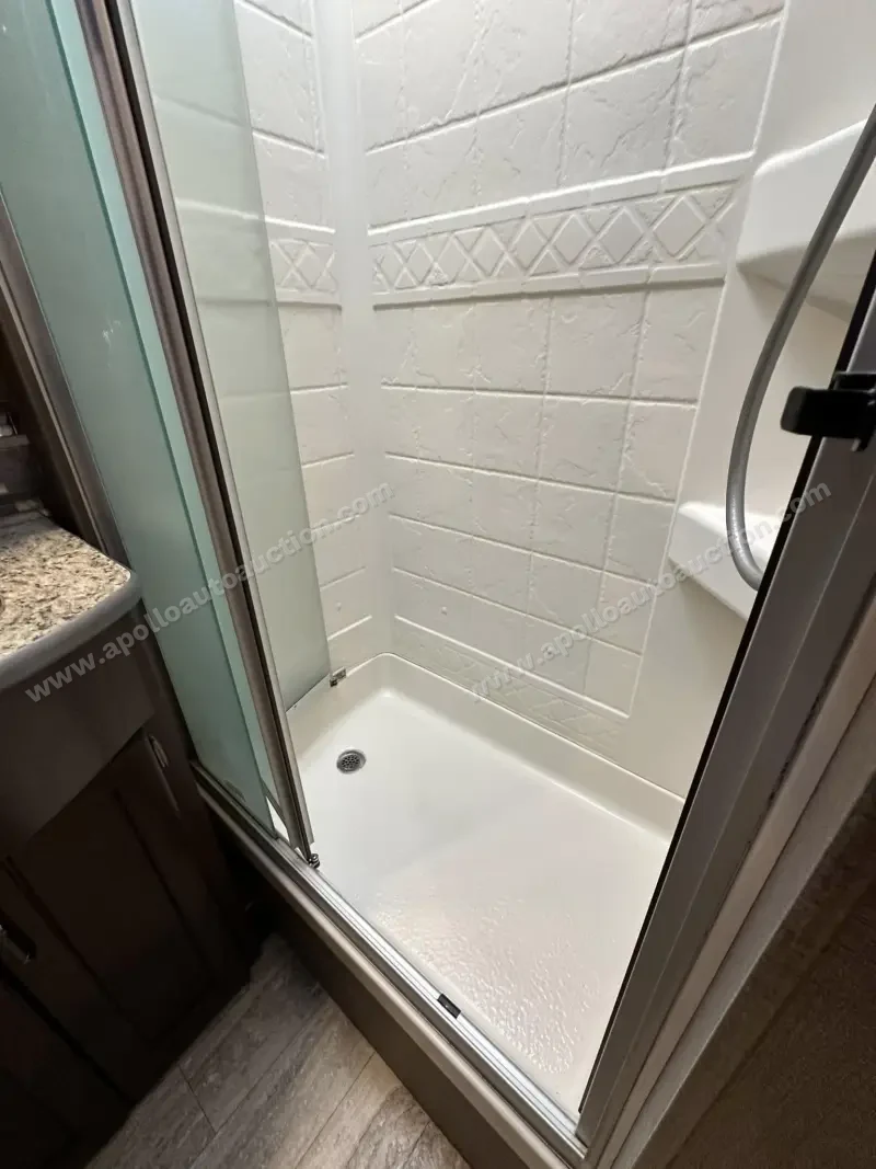 2018 Thor Motor Coach Hurricane 29M photo 58