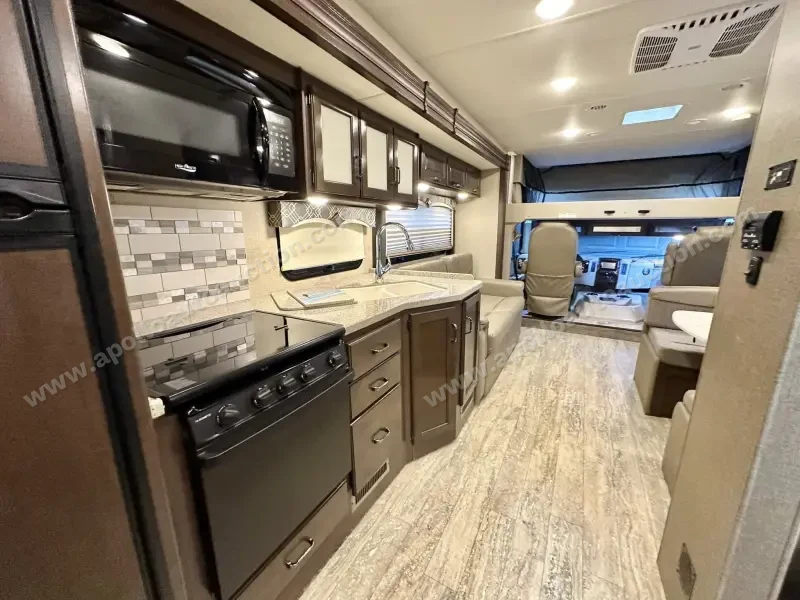 2018 Thor Motor Coach Hurricane 29M photo 59