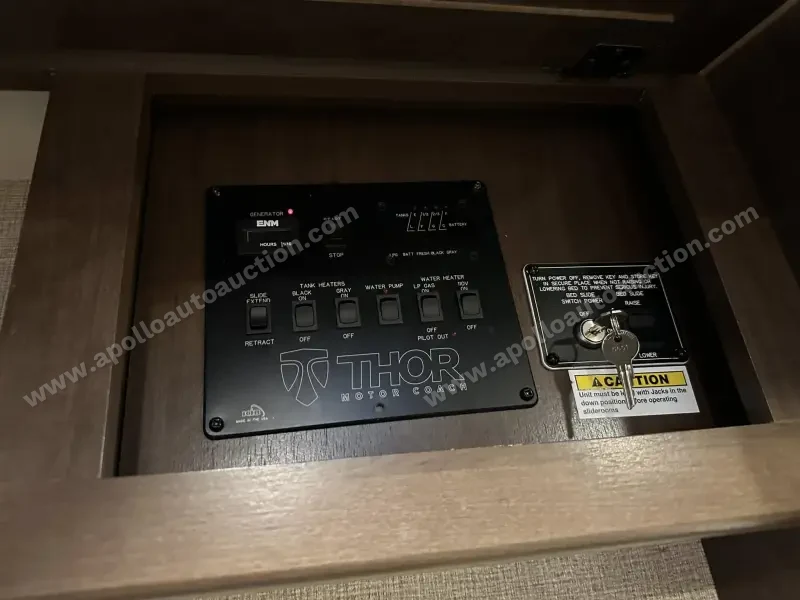 2018 Thor Motor Coach Hurricane 29M photo 61