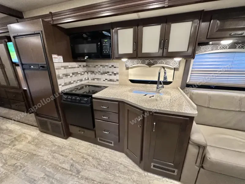 2018 Thor Motor Coach Hurricane 29M photo 43