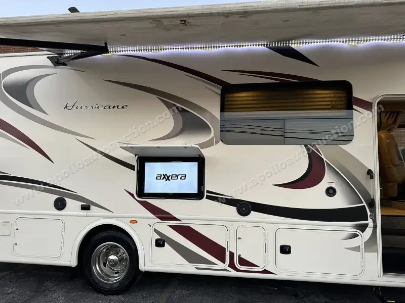 2018 Thor Motor Coach Hurricane 29M photo 27