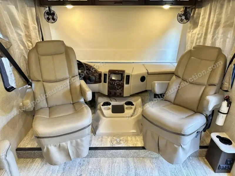 2018 Thor Motor Coach Hurricane 29M photo 68
