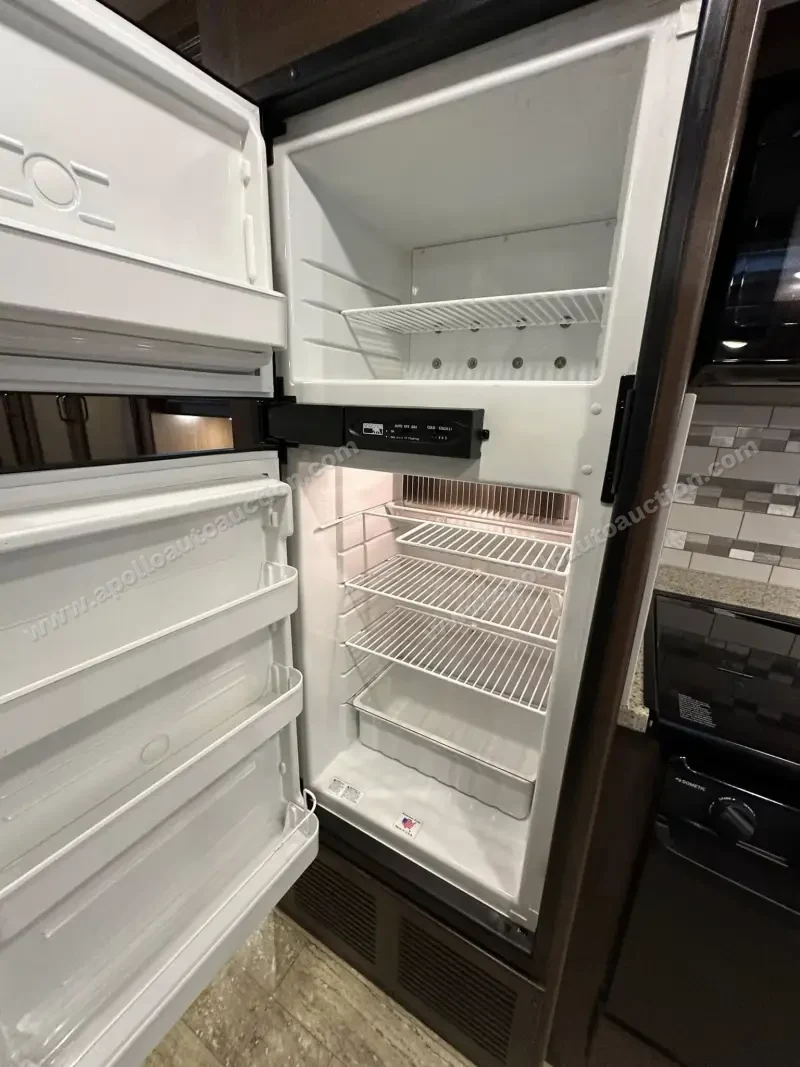 2018 Thor Motor Coach Hurricane 29M photo 73