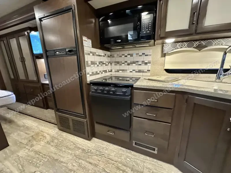 2018 Thor Motor Coach Hurricane 29M photo 47