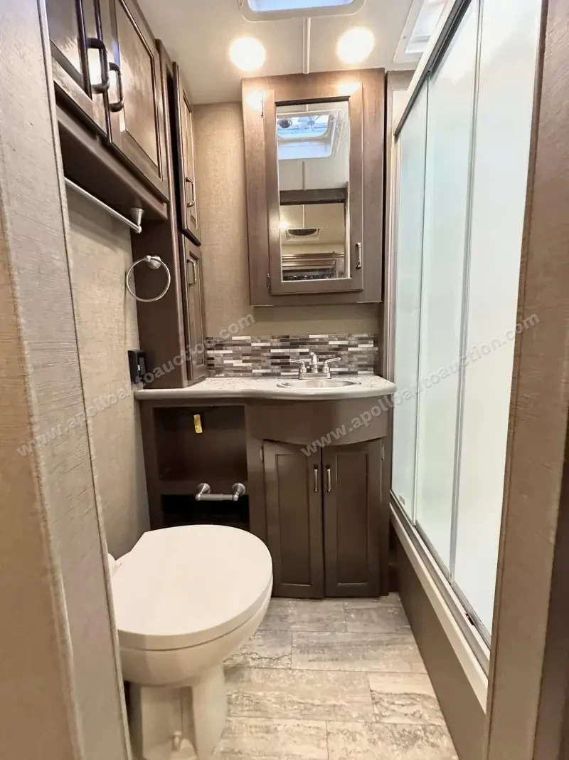 2018 Thor Motor Coach Hurricane 29M photo 55