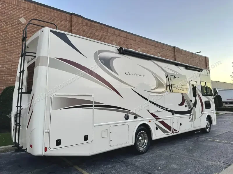 2018 Thor Motor Coach Hurricane 29M photo 18