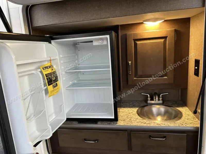 2018 Thor Motor Coach Hurricane 29M photo 29