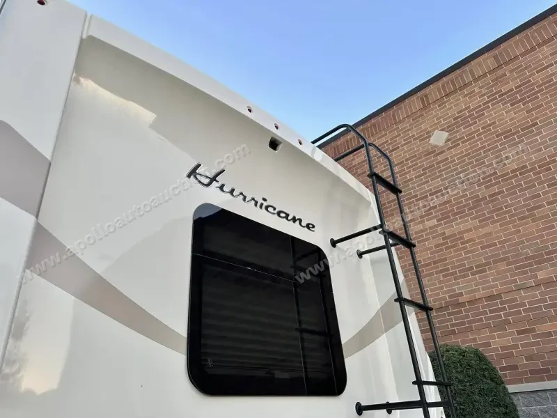 2018 Thor Motor Coach Hurricane 29M photo 10