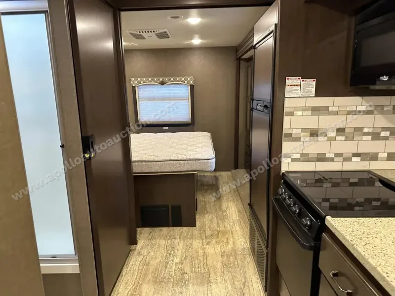 2018 Thor Motor Coach Hurricane 29M photo 71