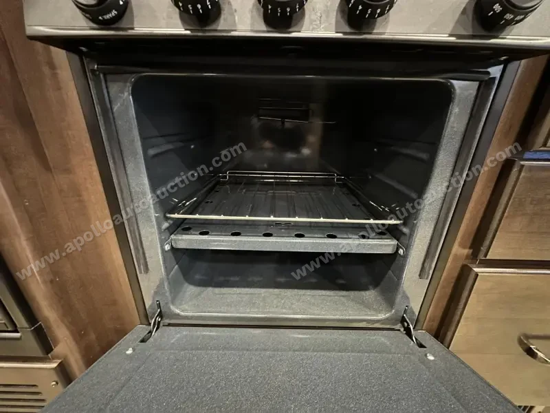 2018 Thor Motor Coach Hurricane 29M photo 75