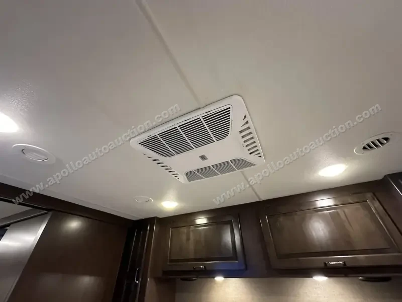 2018 Thor Motor Coach Hurricane 29M photo 51