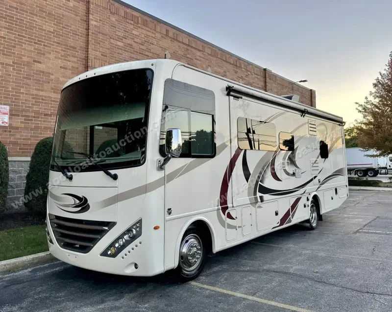 2018 Thor Motor Coach Hurricane 29M photo 1