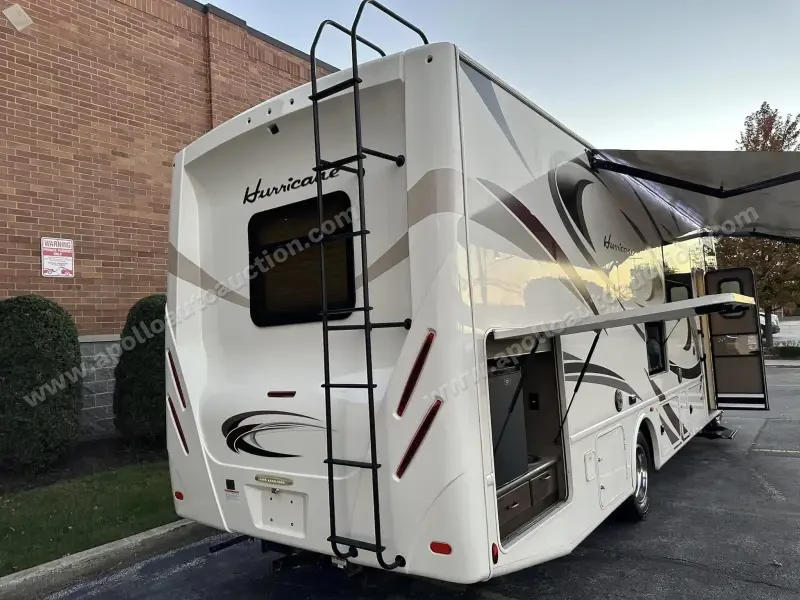 2018 Thor Motor Coach Hurricane 29M photo 31