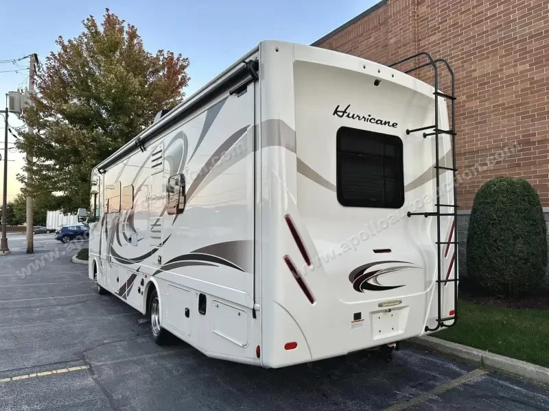 2018 Thor Motor Coach Hurricane 29M photo 4