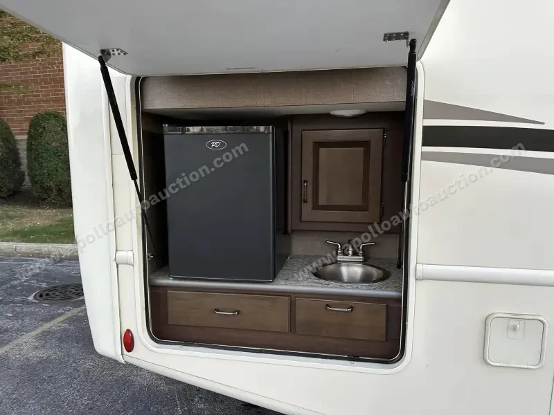 2018 Thor Motor Coach Hurricane 29M photo 22