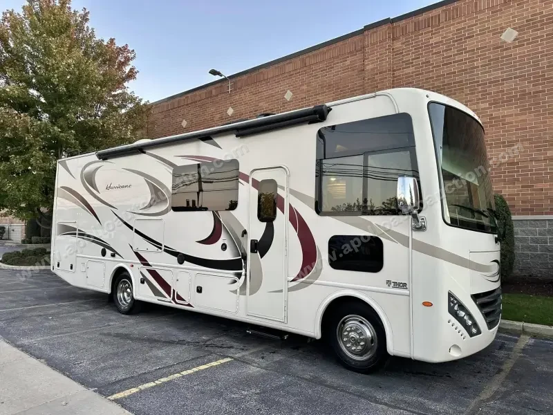 2018 Thor Motor Coach Hurricane 29M photo 16