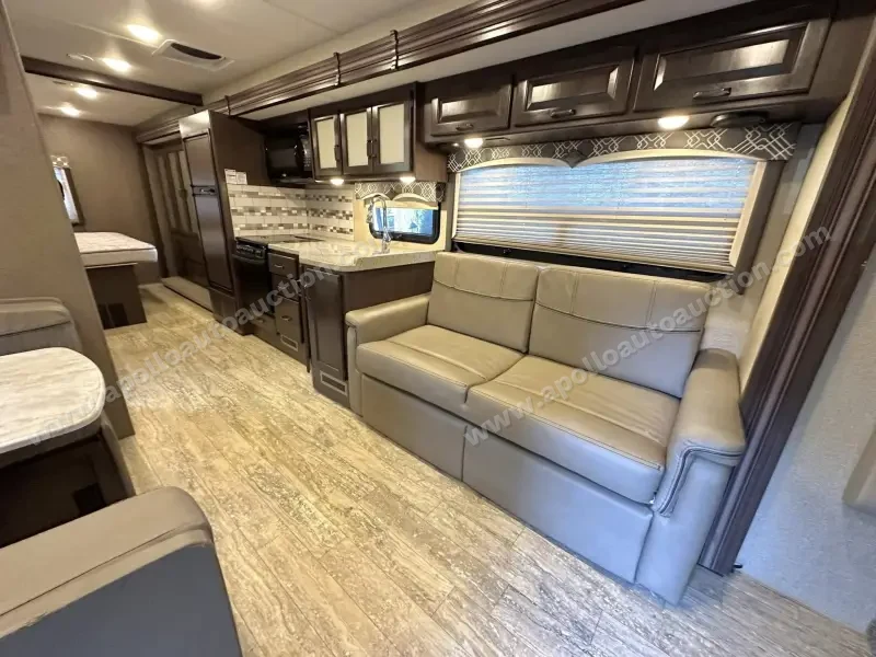 2018 Thor Motor Coach Hurricane 29M photo 33