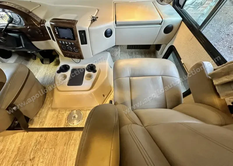 2018 Thor Motor Coach Hurricane 29M photo 37