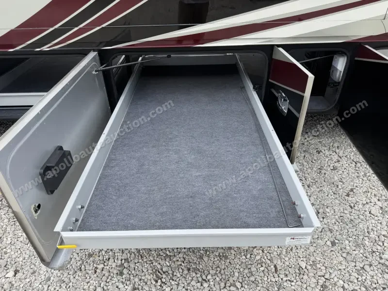 2014 Tiffin Phaeton 40QBH photo 25