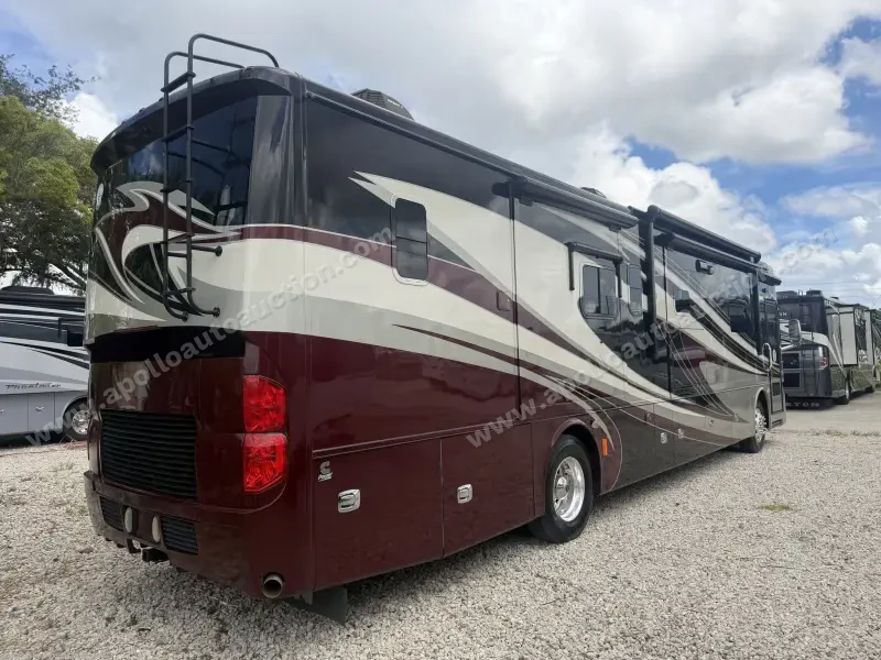2014 Tiffin Phaeton 40QBH photo 3