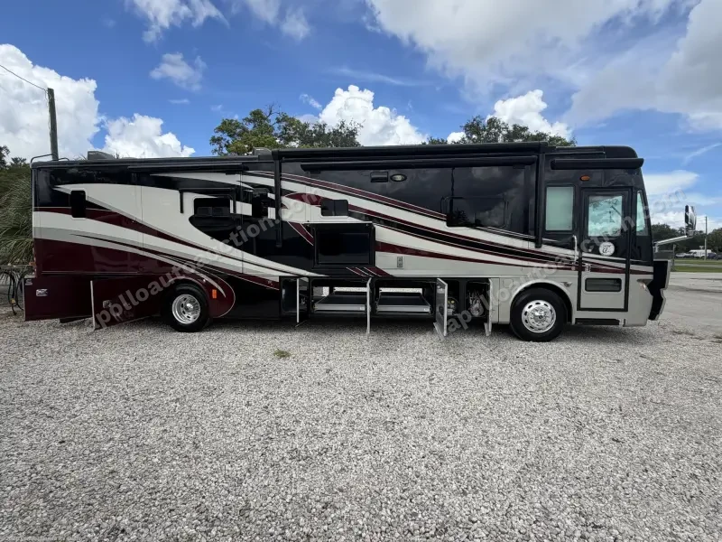 2014 Tiffin Phaeton 40QBH photo 9