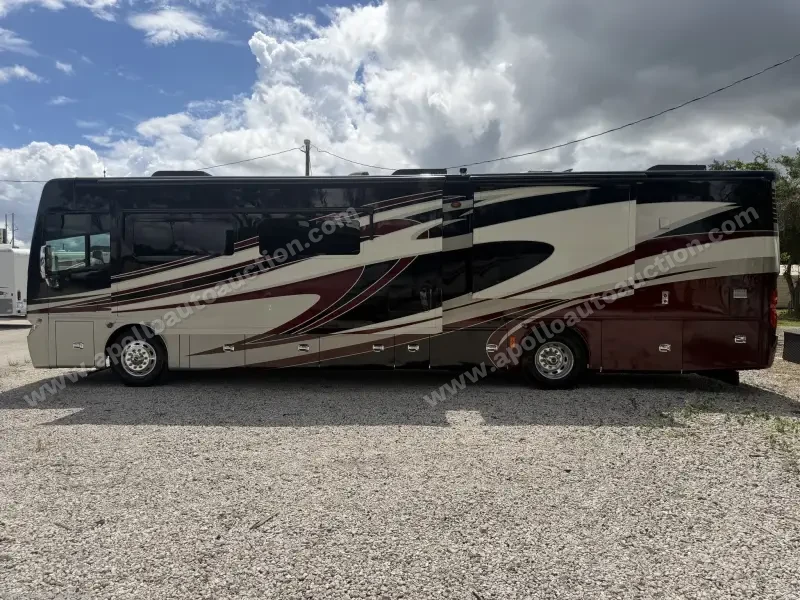 2014 Tiffin Phaeton 40QBH photo 39
