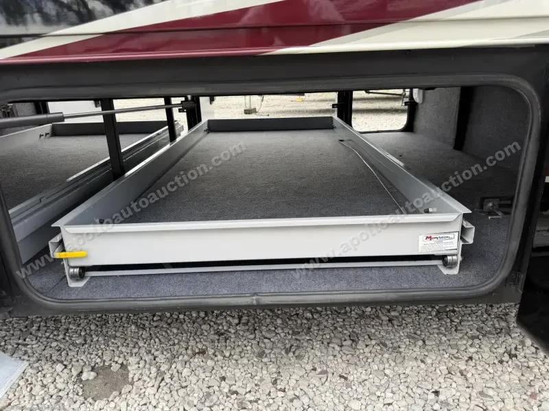 2014 Tiffin Phaeton 40QBH photo 26