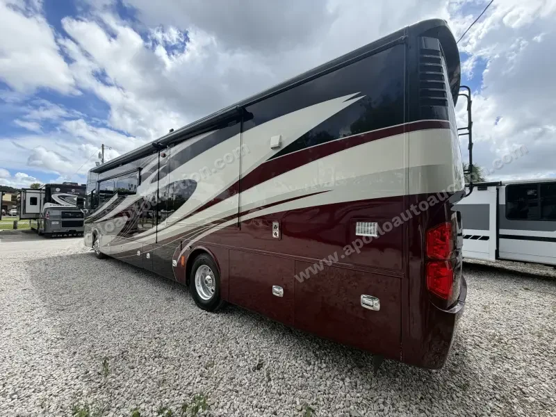 2014 Tiffin Phaeton 40QBH photo 5