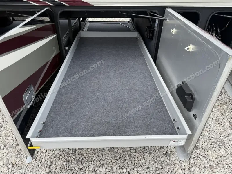 2014 Tiffin Phaeton 40QBH photo 11