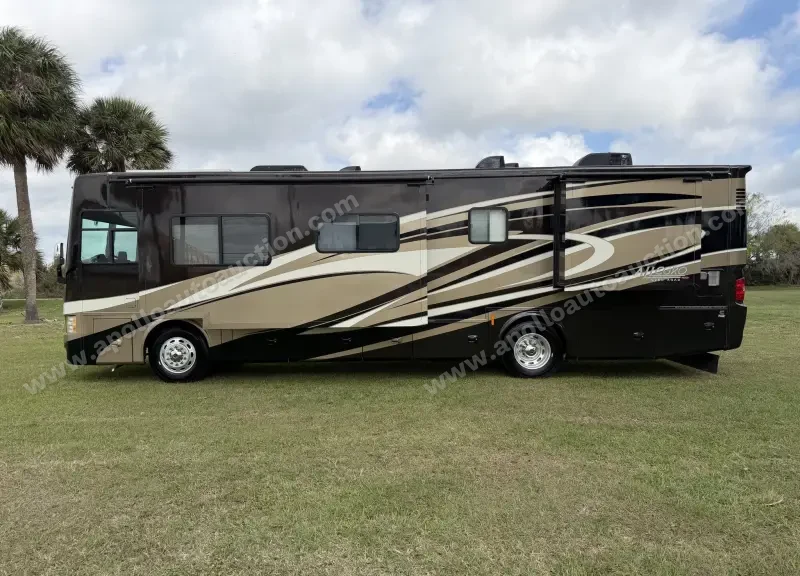 2013 Tiffin Allegro Red   36QSA photo 2
