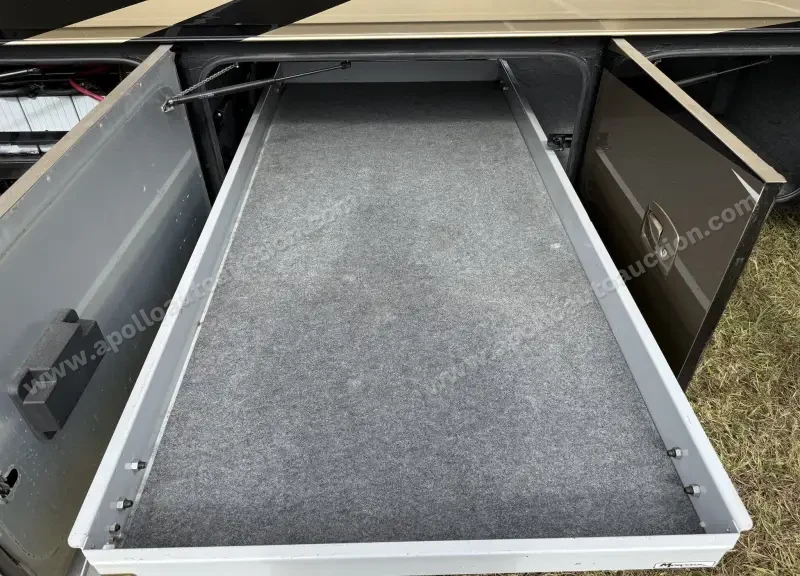 2011 Tiffin Phaeton 36 QSH photo 24