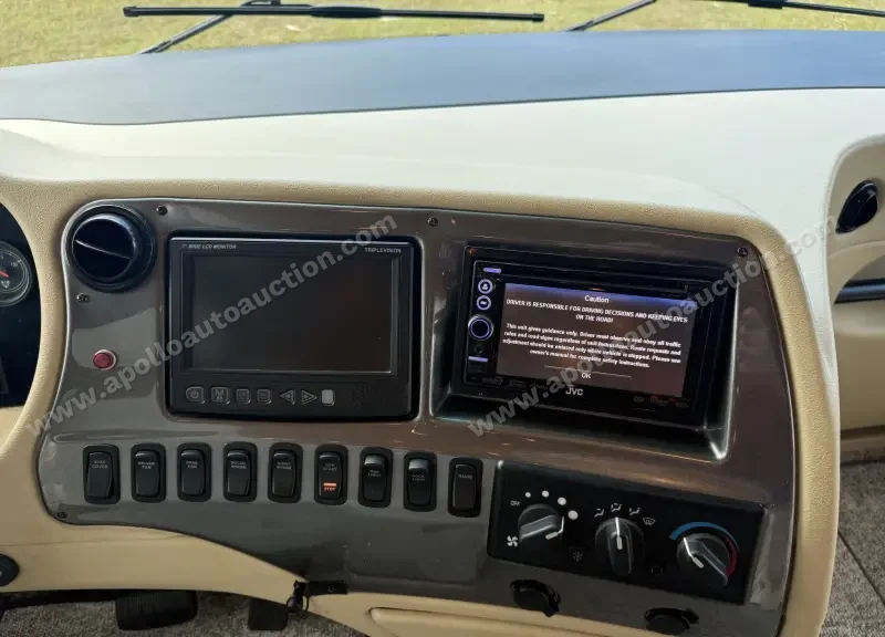 2011 Tiffin Phaeton 36 QSH photo 59