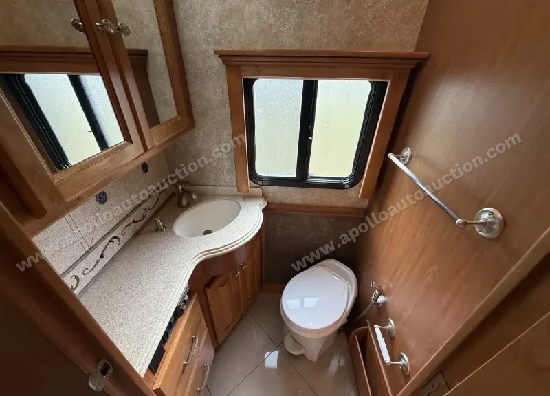 2011 Tiffin Phaeton 36 QSH photo 47