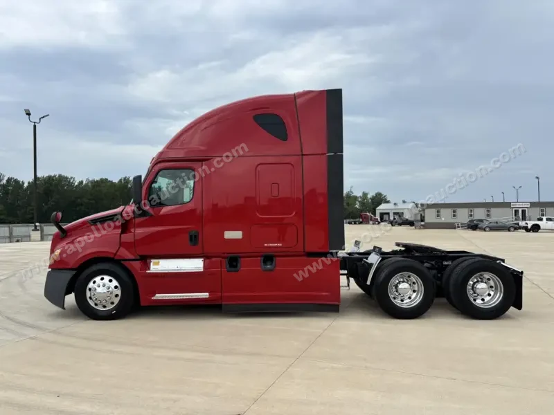 2020 Freightliner CASCADIA 126 Sleeper photo 3