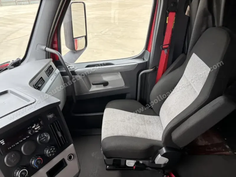 2020 Freightliner CASCADIA 126 Sleeper photo 14