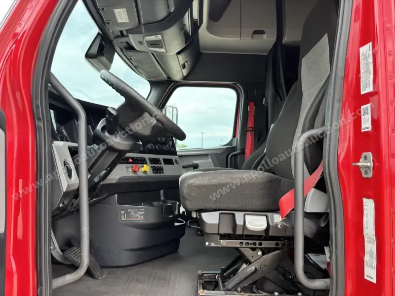 2020 Freightliner CASCADIA 126 Sleeper photo 10