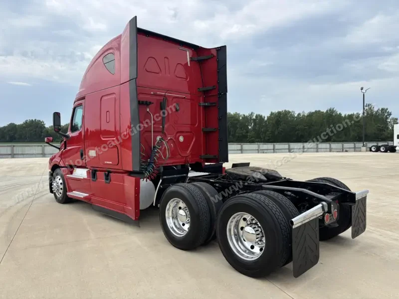 2020 Freightliner CASCADIA 126 Sleeper photo 4