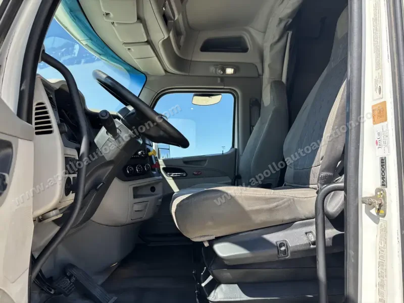 2019 Peterbilt 579 photo 12
