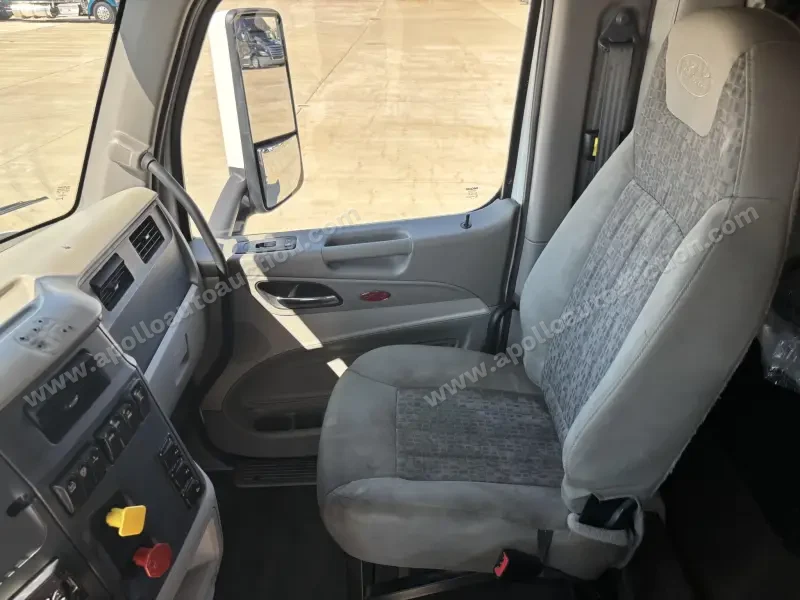 2019 Peterbilt 579 photo 16