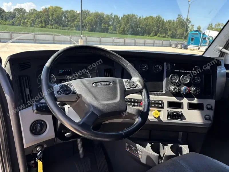 2022 Freightliner CASCADIA 126 photo 16