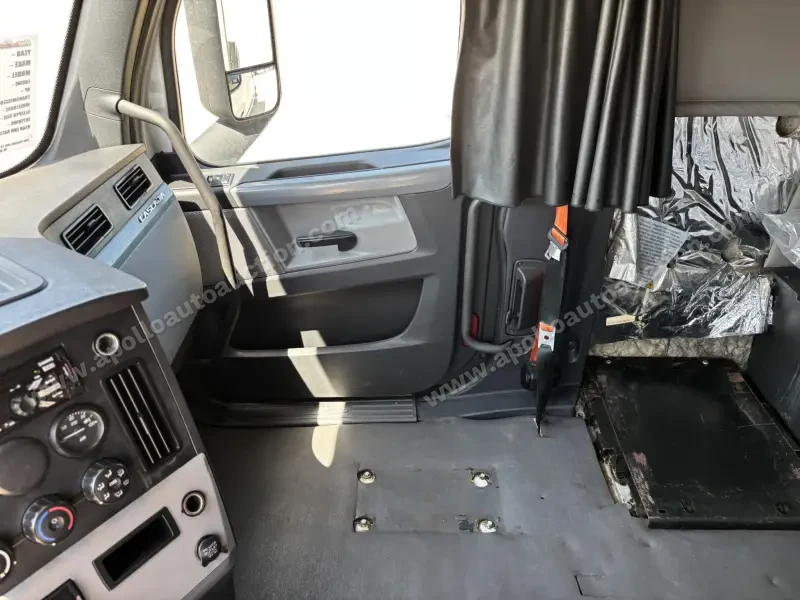 2021 Freightliner CASCADIA 126 - 72″ Raised Roof photo 16