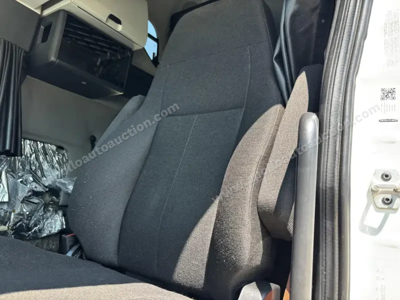 2021 Freightliner CASCADIA 126 - 72″ Raised Roof photo 14