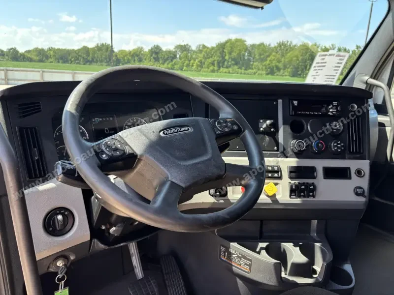 2021 Freightliner CASCADIA 126 - 72″ Raised Roof photo 15