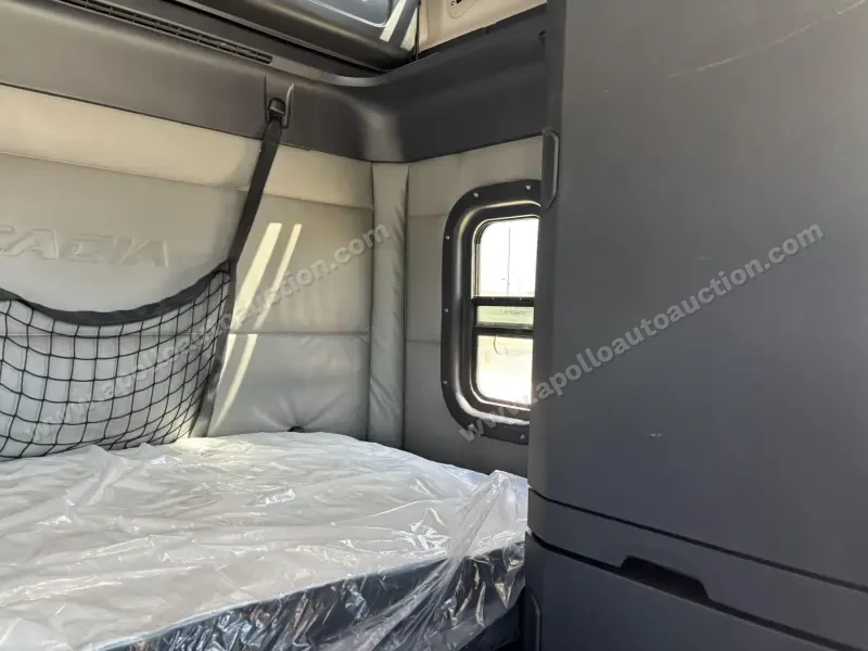 2021 Freightliner CASCADIA 126 - 72″ Raised Roof photo 19